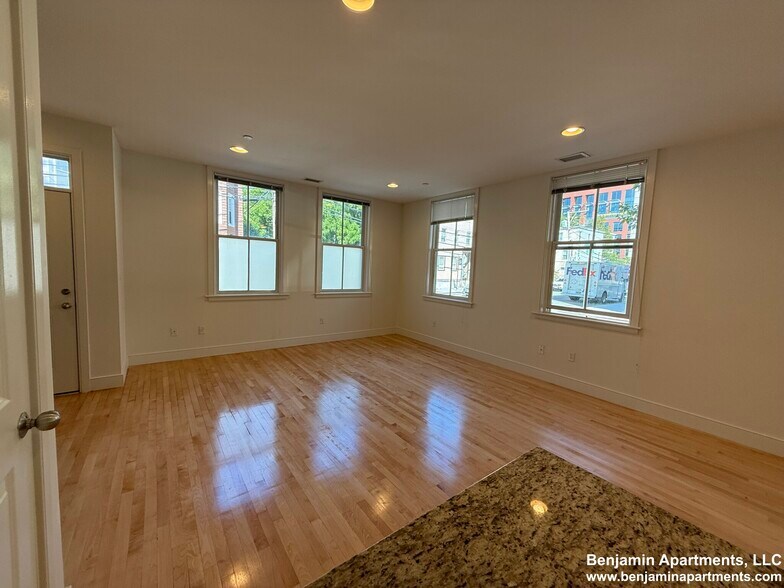 Building Photo - 108 2nd St