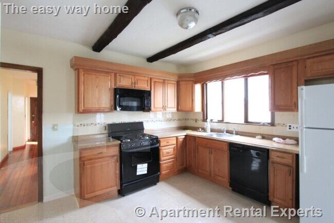 Building Photo - 25 Belknap St