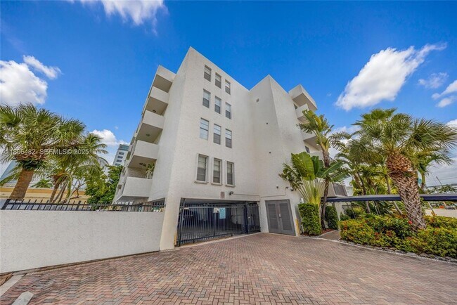 Building Photo - 6545 Indian Creek Dr