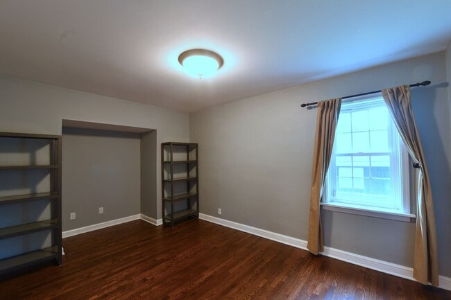 Building Photo - 106 Manlyn Dr