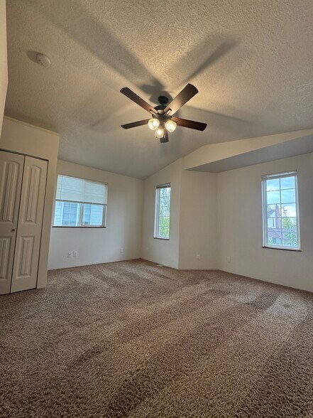 Building Photo - 6515 W Butte St