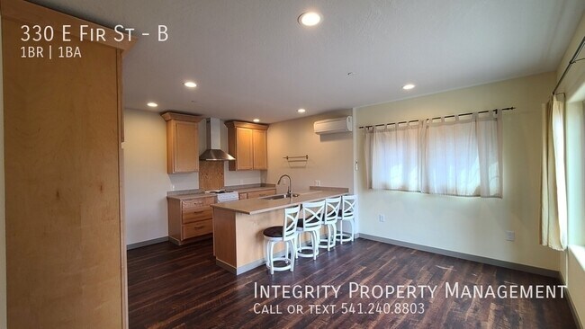 Building Photo - 330 E Fir St