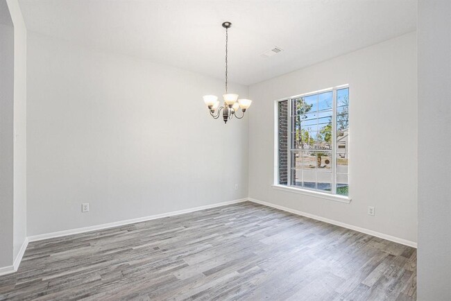 Building Photo - 907 Hinsdale