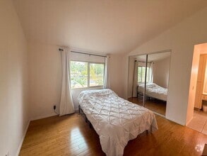 Building Photo - Welcome to your ideal rental in West Redla...