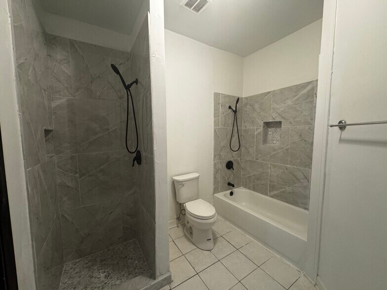 Building Photo - 437 E 46th St