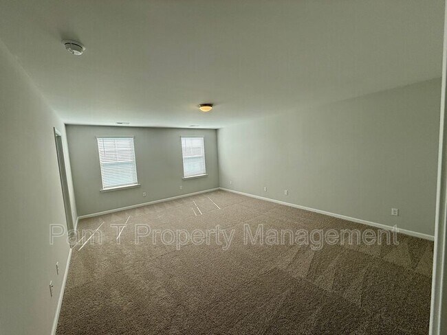 Building Photo - 400 Airways Ave