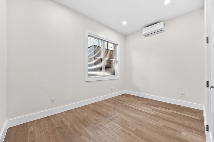 Bedroom - 157 25th St