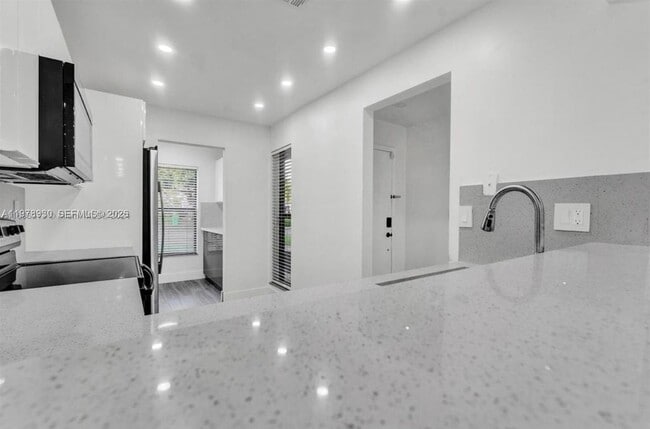 Building Photo - 8036 NW 41 Ct