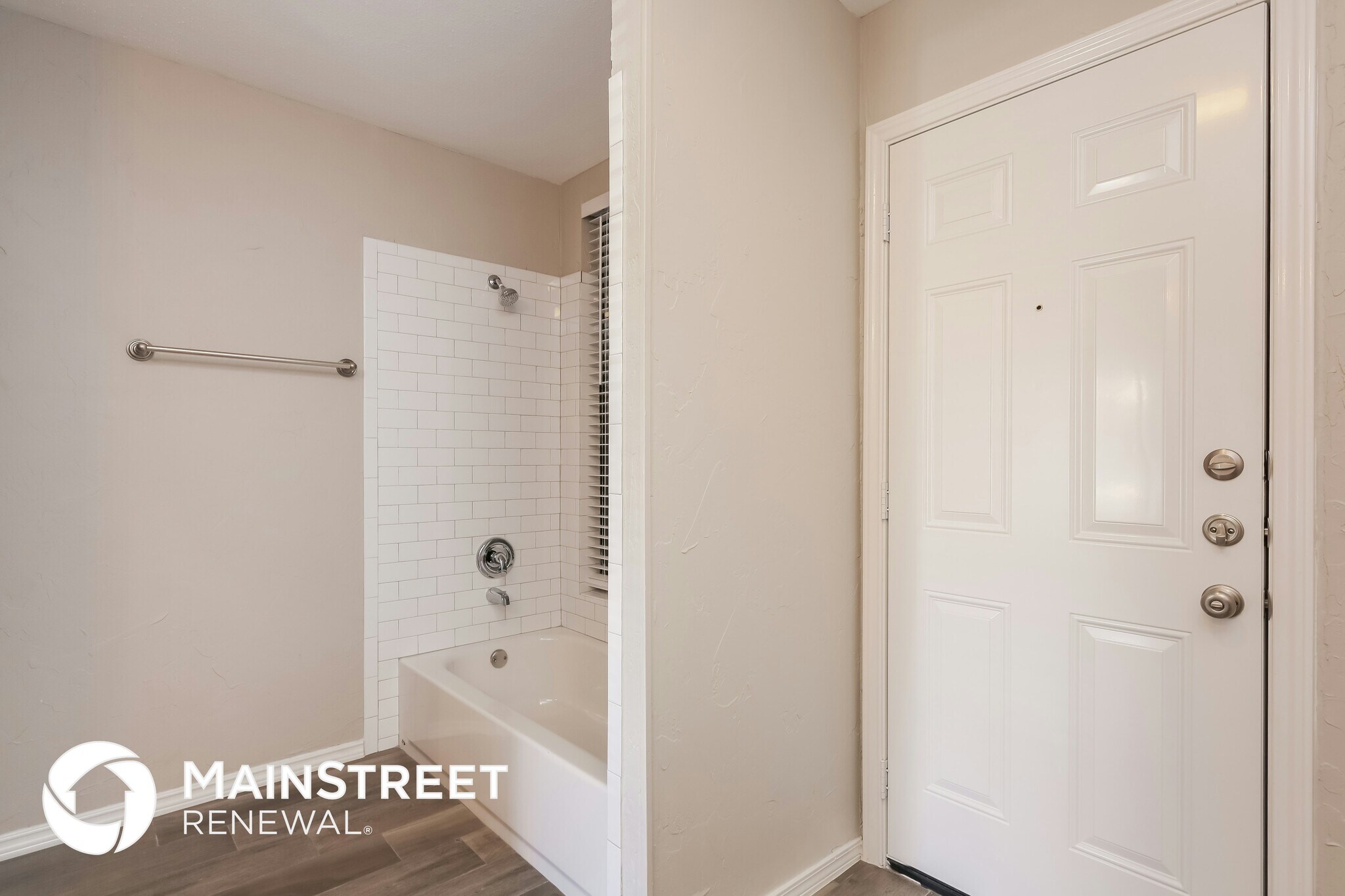 Building Photo - 1420 Paintbrush St