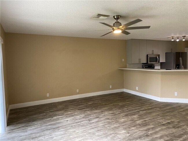 Building Photo - 8549 W Southgate Shores Cir