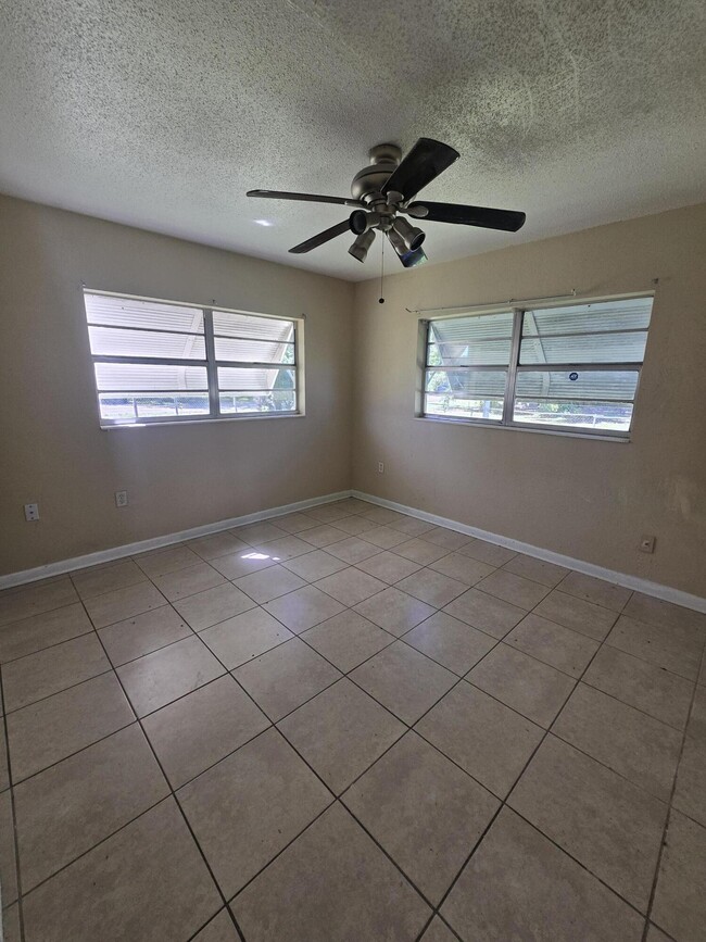 Building Photo - 3751 NW 36th St