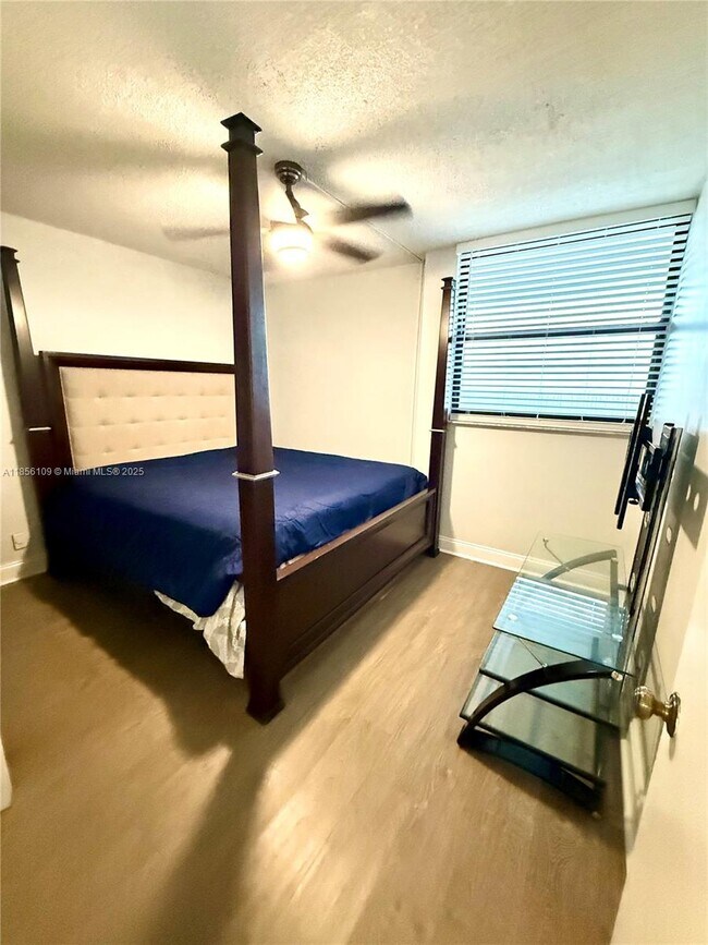 Building Photo - 1266 S Military Trail