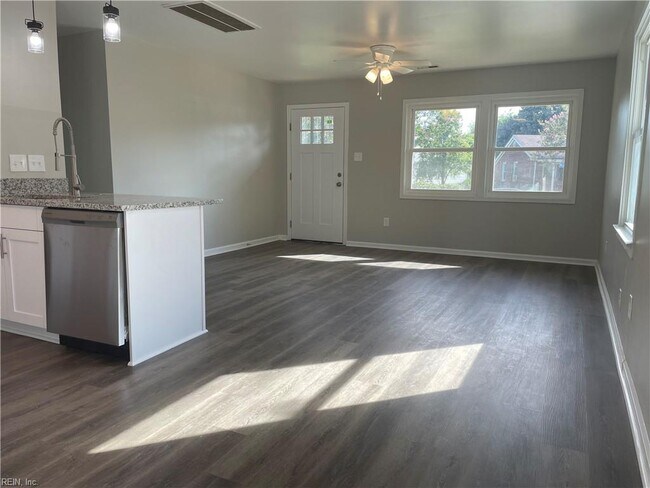Building Photo - 7120 Clarion Ln
