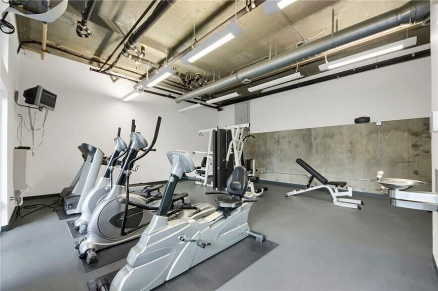 Building Photo - 620 Glen Iris Dr NE