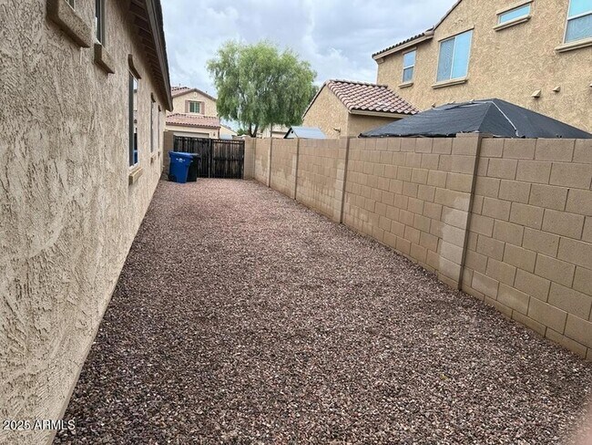 Building Photo - 17550 W Buckhorn Trl