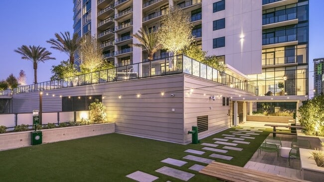 Building Photo - 2850 Fannin St