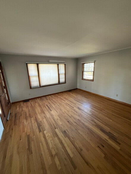 Building Photo - 402 Cumberland Ave