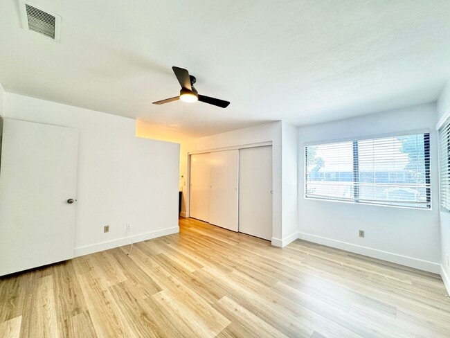Building Photo - Beautiful 3Bd/2.5Ba Available In Costa Mesa