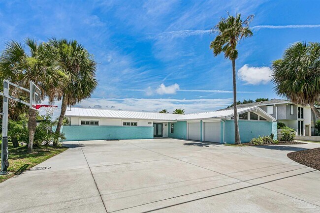 Building Photo - 231 Sabine Dr