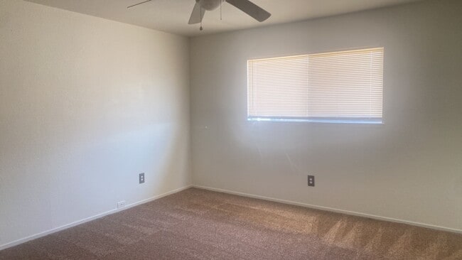 Building Photo - Large Lot!