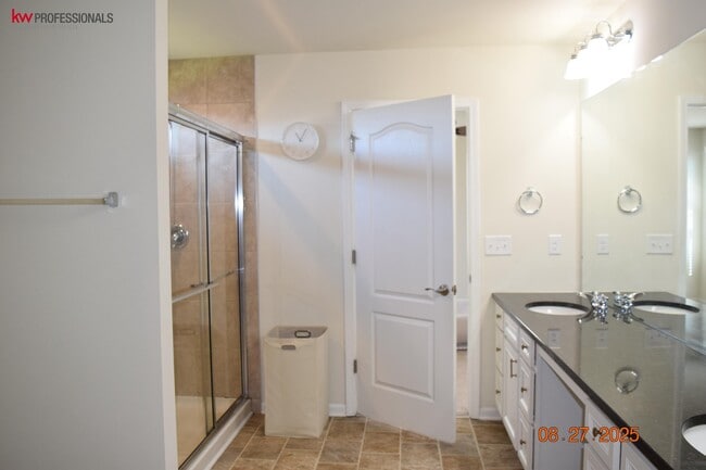 Building Photo - 49577 Shoreline Dr