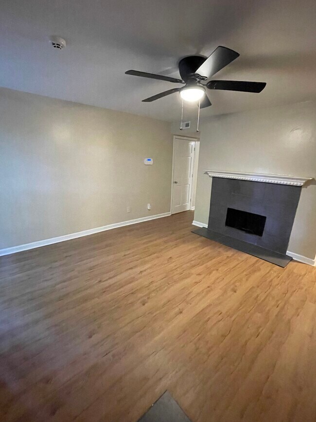 Building Photo - 1166 Booth Rd SW