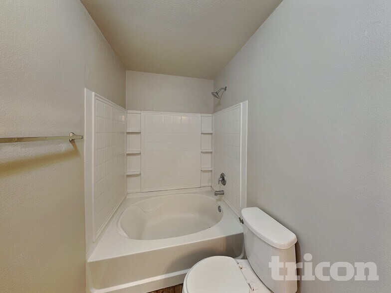 Building Photo - 208 Silver Spur Dr