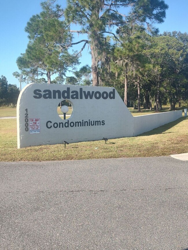 Building Photo - 12201 Sandalwood Dr