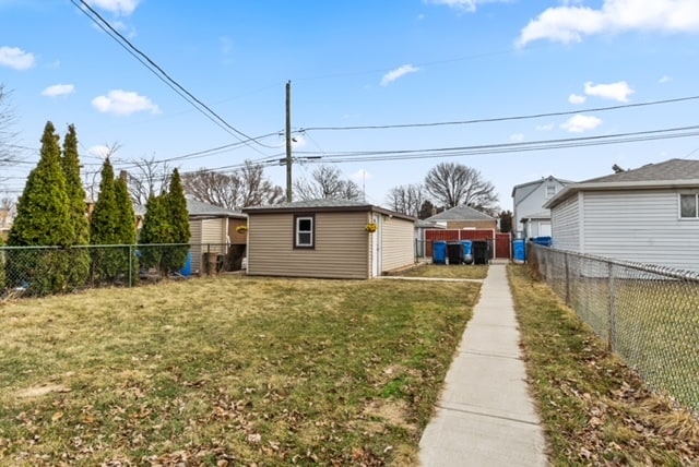 Building Photo - Luna