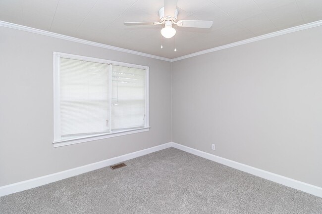 Building Photo - ADORABLE Renovated 3 BR | 1 BA Home in Gol...