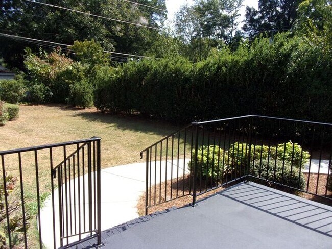 Building Photo - Beautifully Landscaped 2 Bedroom 1 Bath Home in College Park