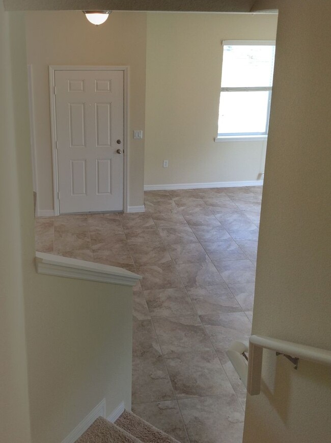 Building Photo - 3 bed/2.5 bath Townhome in St. Cloud, Jeff...