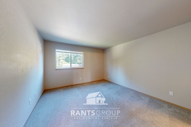 Building Photo - 7043-7045 Lazy Ct SW