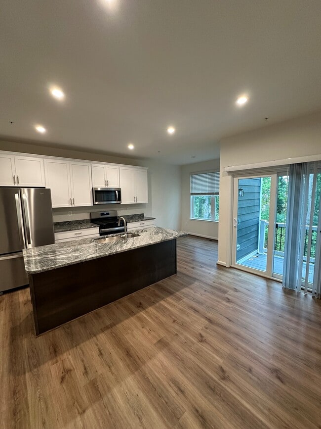 Building Photo - 1104 Thomas Trl