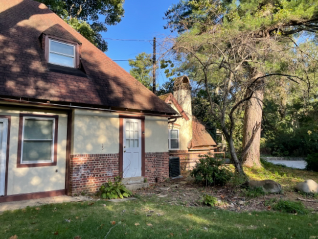 Building Photo - 443 N Highland Ave