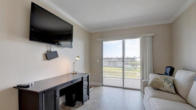 Building Photo - 4028 Newcastle B