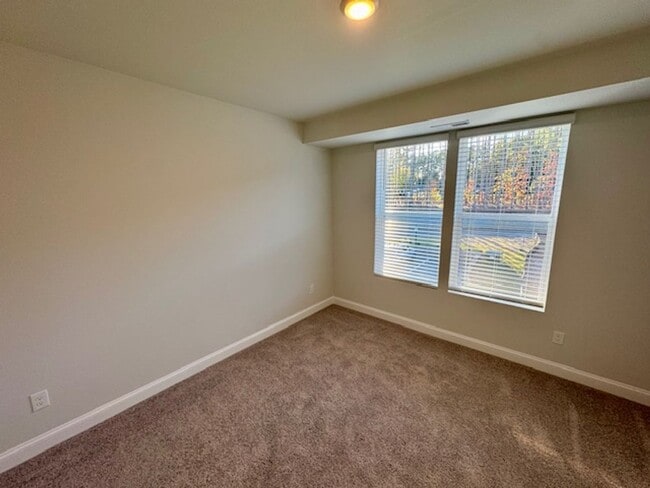 Building Photo - Modern Elegance in Prime North Raleigh!