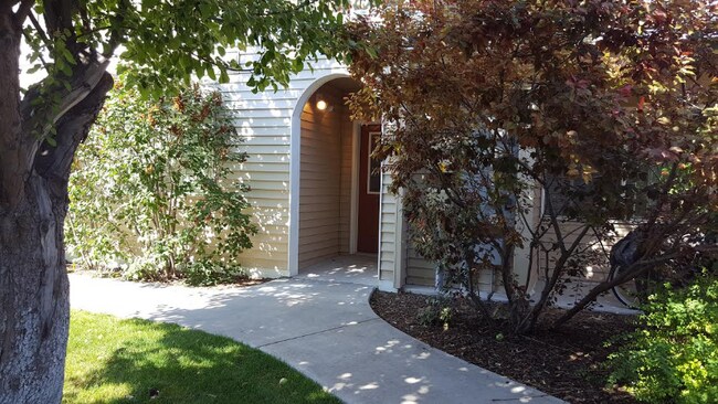 Building Photo - 39 Appleway Dr