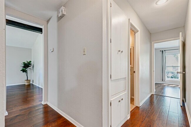 Building Photo - 7402 Bucknell Dr