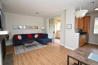 Building Photo - 10880 Sabre Hill Dr