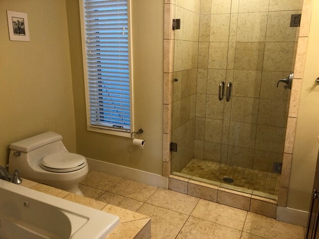 Building Photo - COMING SOON!  Beautiful 3 br/2ba -2  Levels, Private Deck, Panoramic Views, Garage Parking, Washe...