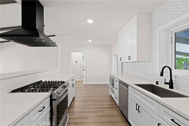 Building Photo - 4955 Alatar Dr