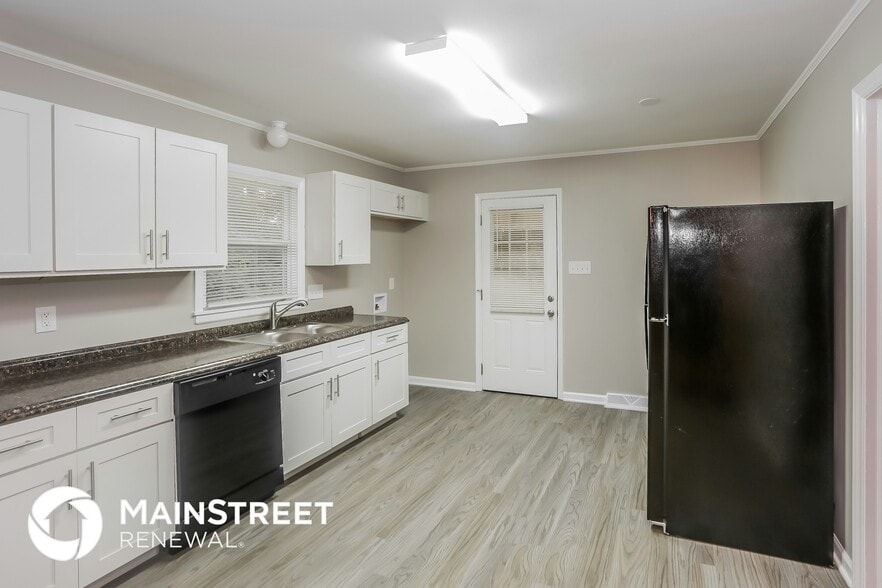 Building Photo - 6608 Elmwood Cir