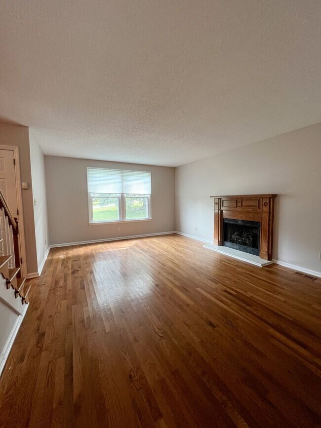 Building Photo - Gorgeous Single-Family Home! Large Deck, B...