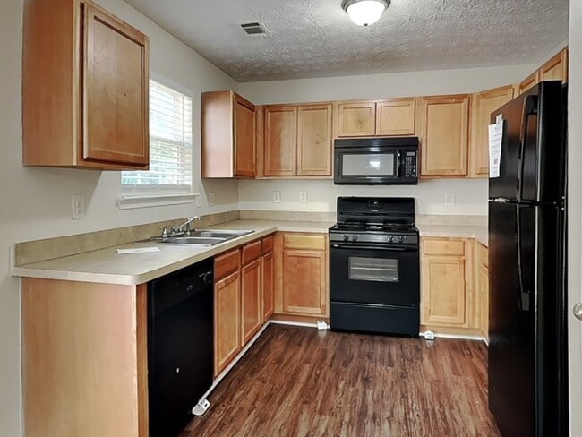 Building Photo - 1939 Redwood Trace