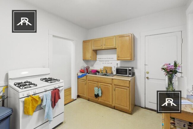 Building Photo - 3 bedroom in Brighton MA 02135