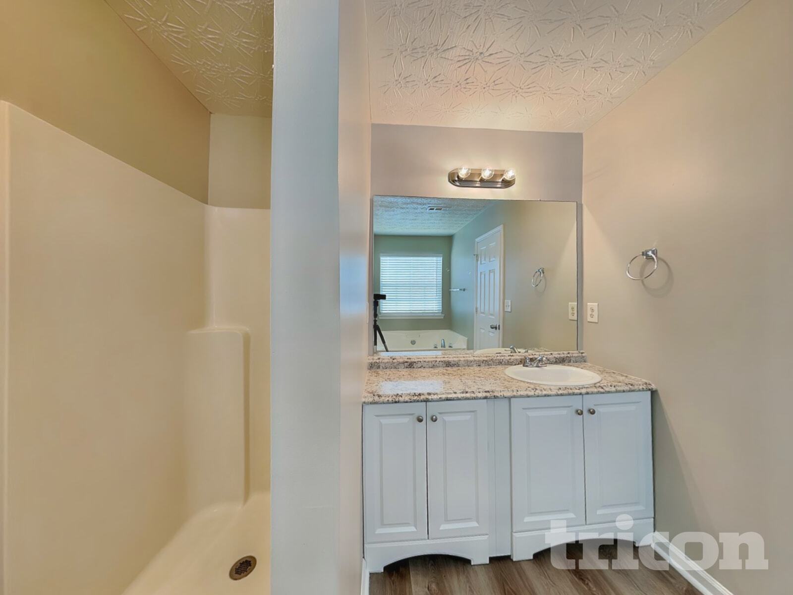 Building Photo - 305 Sarasota Ln