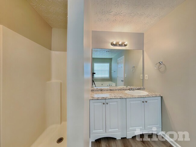 Building Photo - 305 Sarasota Ln