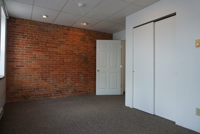 Building Photo - 510 S Court St