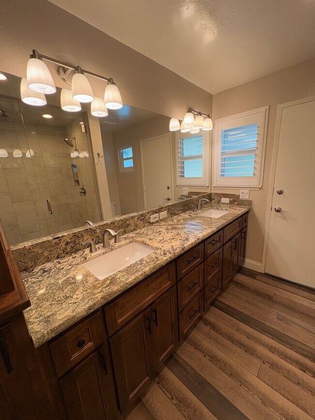 Building Photo - NW Visalia Home Near Country Club coming soon!